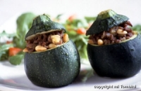 Recettes de cuisine : Courgettes farcies aux pignons et au cumin